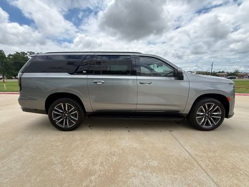 Used 2023 Cadillac Escalade ESV Sport w/ LPO, Floor Liner Package AWD/4WD image 4