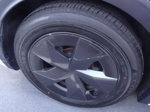 Used 2024 Toyota Prius LE image 23