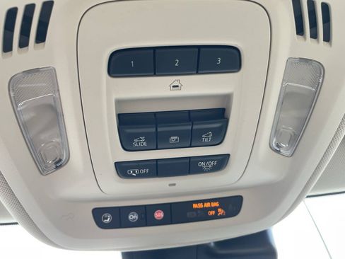 Used 2023 Buick Envision Avenir AWD/4WD image 30