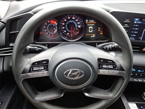 Used 2021 Hyundai Elantra SEL image 19