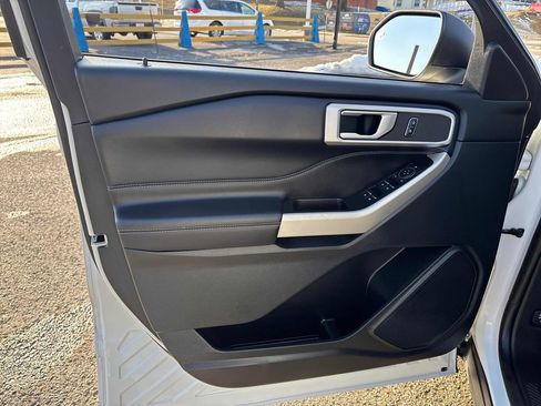 Used 2021 Ford Explorer XLT w/ Equipment Group 202A image 9