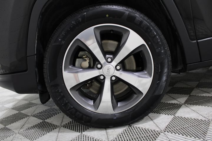Used 2019 Jeep Cherokee Limited AWD/4WD image 47