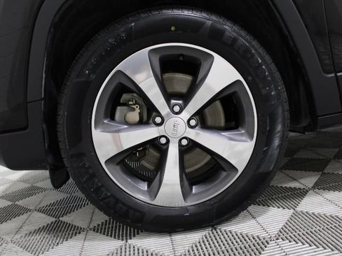 Used 2019 Jeep Cherokee Limited AWD/4WD image 47
