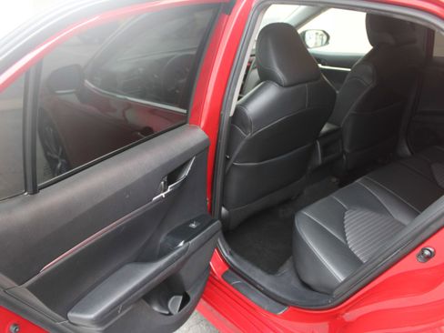 Used 2020 Toyota Camry SE image 10