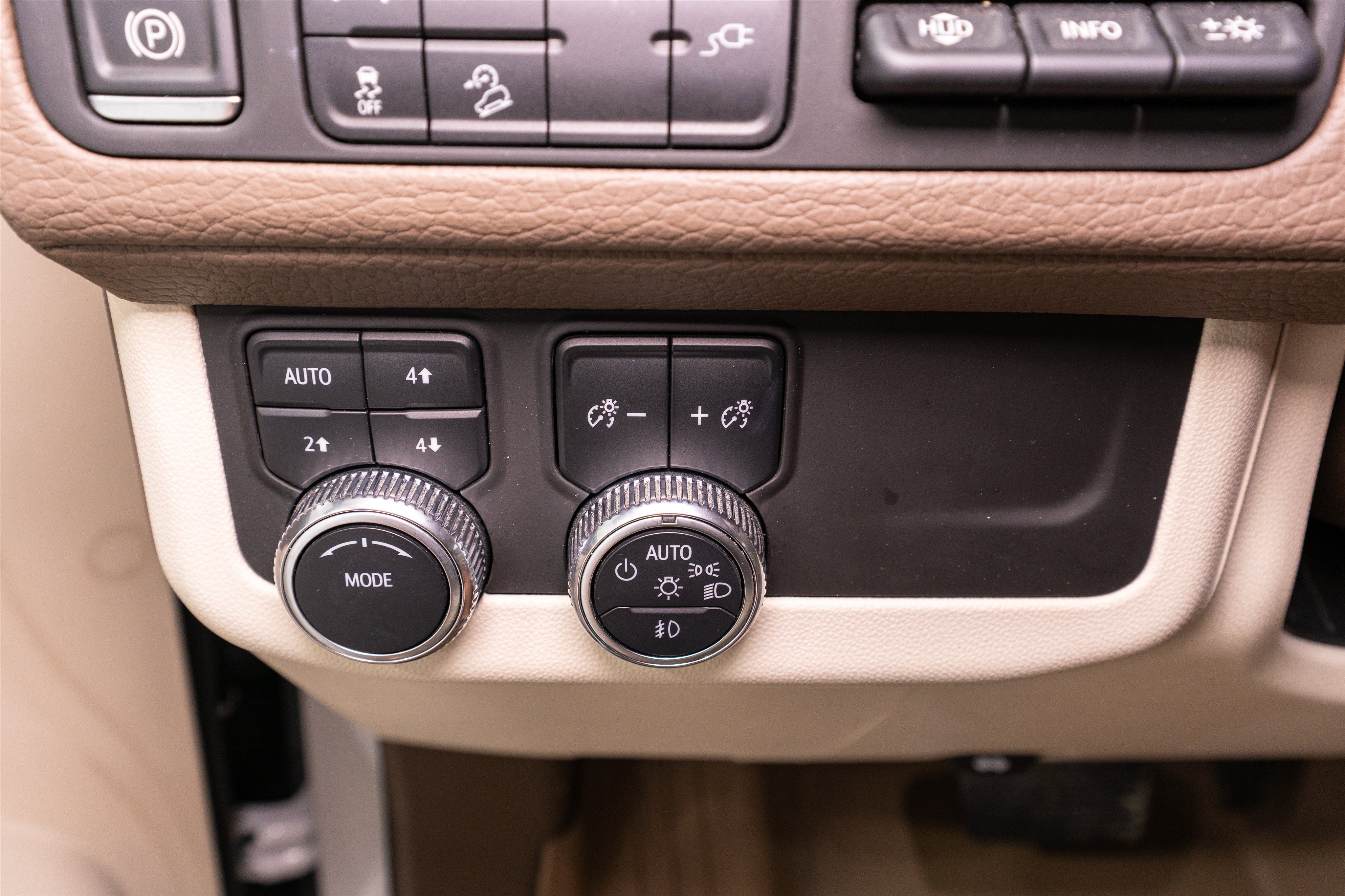 Used 2021 GMC Yukon XL Denali AWD/4WD image 32
