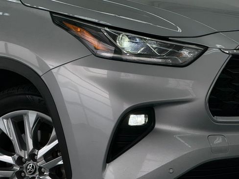 Used 2021 Toyota Highlander Limited AWD/4WD image 10