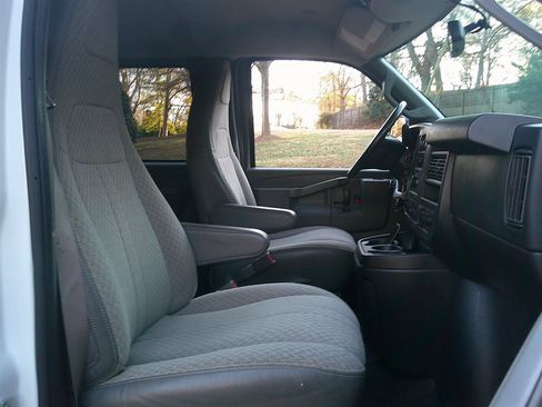 Used 2017 Chevrolet Express 3500 LT w/ LT Preferred Equipment Group image 16