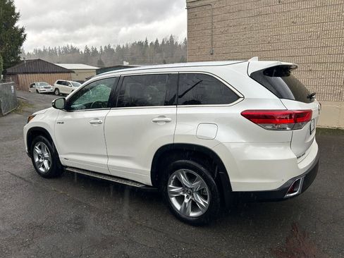 Used 2017 Toyota Highlander Limited w/ Carpet Mat Package AWD/4WD image 7