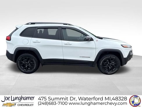 Used 2016 Jeep Cherokee Trailhawk w/ Comfort/Convenience Group AWD/4WD image 2