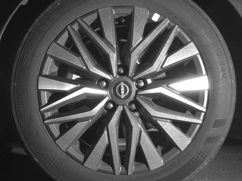 Used 2025 Nissan Altima 2.5 SV FWD image 12