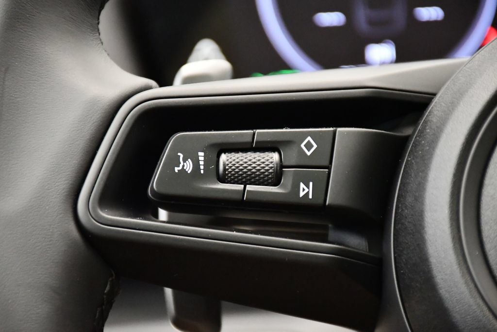 Certified 2025 Porsche Cayenne E-Hybrid Coupe AWD/4WD image 28