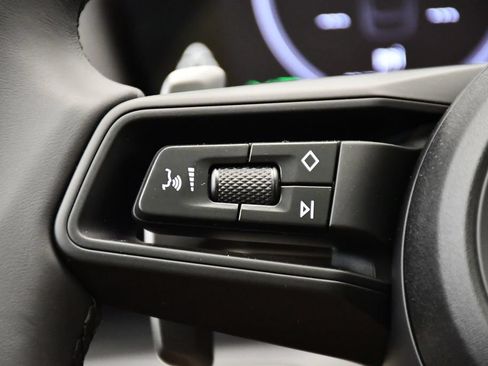 Certified 2025 Porsche Cayenne E-Hybrid Coupe AWD/4WD image 28
