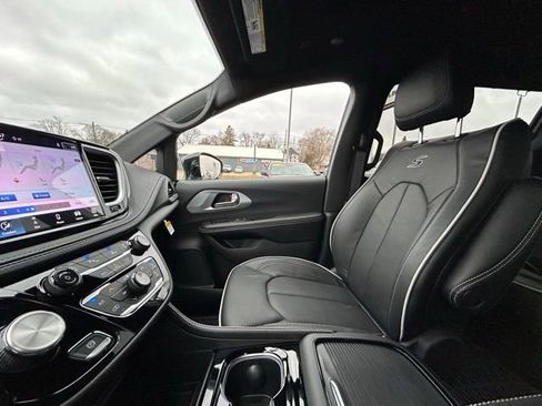 New 2026 Chrysler Pacifica Limited w/ S Appearance Package image 51