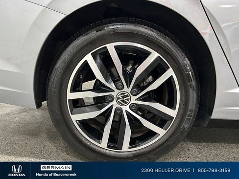Used 2025 Volkswagen Jetta SE w/ Sunroof Package FWD image 10