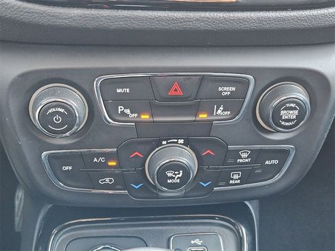 Used 2018 Jeep Compass Limited w/ Navigation Group image 16