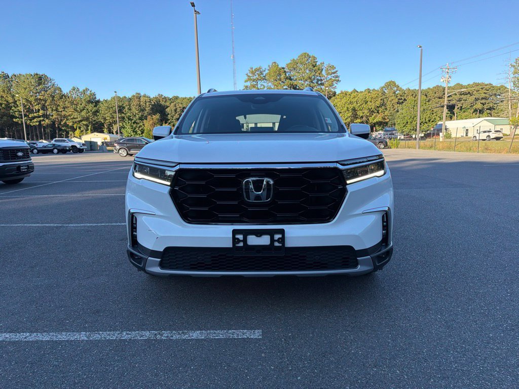 Used 2024 Honda Pilot Touring image 3