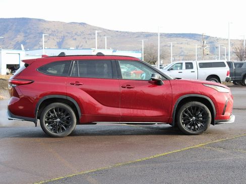 Used 2023 Toyota Highlander XSE image 7