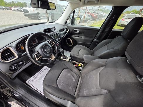 Used 2016 Jeep Renegade Latitude w/ Popular Equipment Group image 3