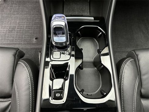 Certified 2024 Volvo XC40 B5 Plus w/ Protection Package Premier image 20