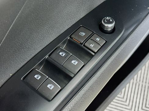 Used 2019 Toyota Camry XLE image 17