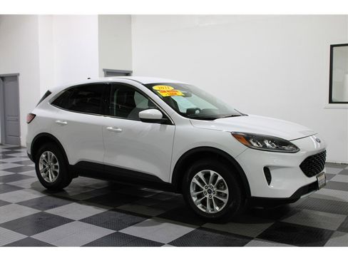 Used 2021 Ford Escape SE image 1
