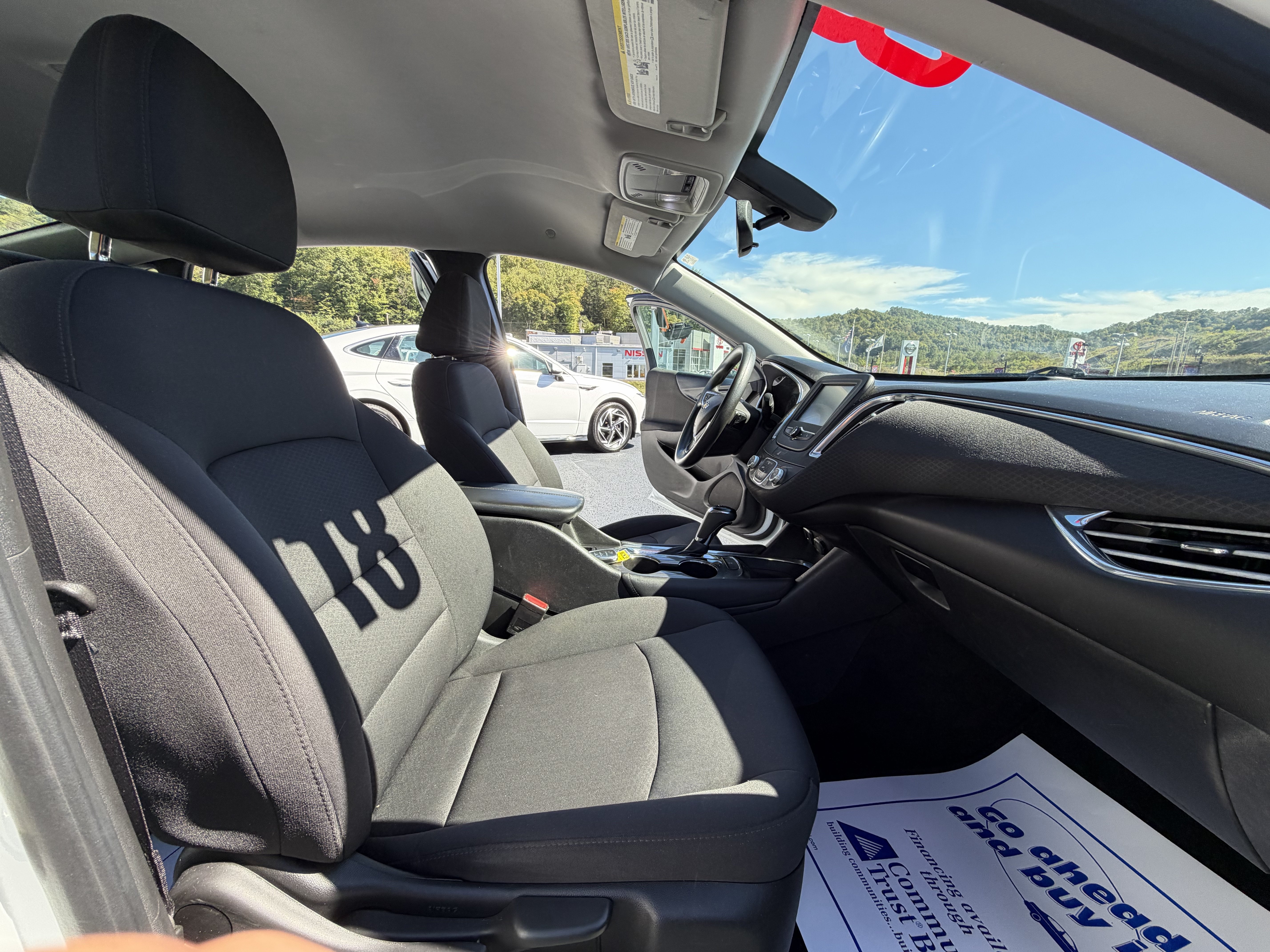 Used 2018 Chevrolet Malibu LT FWD image 19