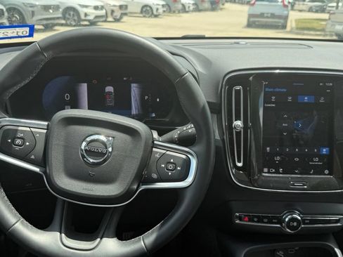 Used 2025 Volvo XC40 B5 Core AWD/4WD image 18