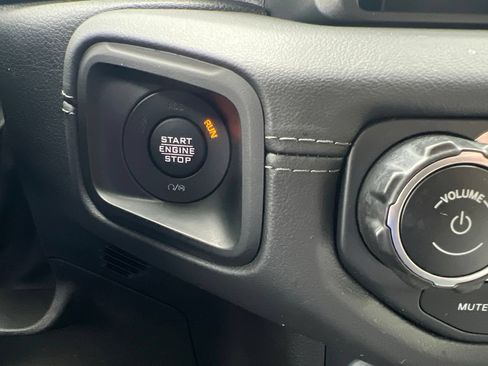 Used 2024 Jeep Wrangler Unlimited Rubicon AWD/4WD image 25