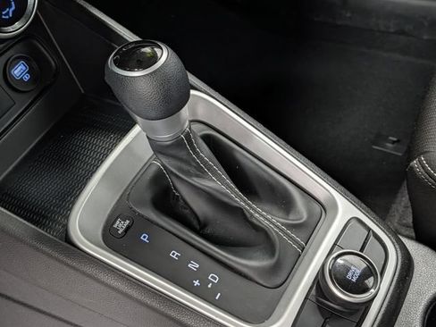 Used 2020 Hyundai Venue SEL FWD image 25