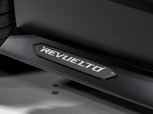Used 2024 Lamborghini Revuelto image 48