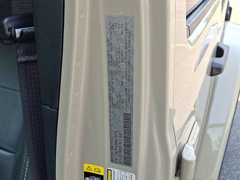 Used 2022 Jeep Wrangler Unlimited Sahara AWD/4WD image 18