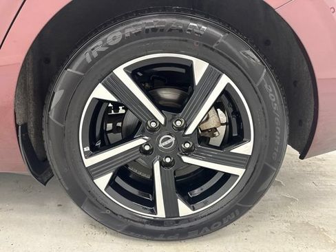 Used 2025 Nissan Sentra SV FWD image 32