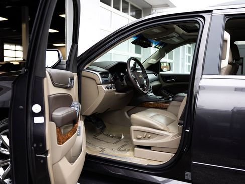 Used 2017 Chevrolet Tahoe Premier AWD/4WD image 30