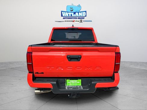 Used 2024 Toyota Tacoma TRD Off-Road w/ TRD Off Road Premium Package AWD/4WD image 4
