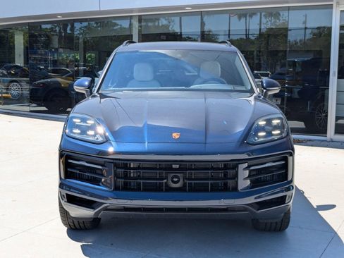 Certified 2025 Porsche Cayenne image 6
