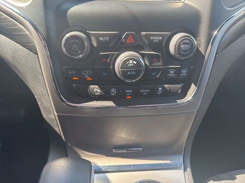 Used 2019 Jeep Grand Cherokee Laredo image 25