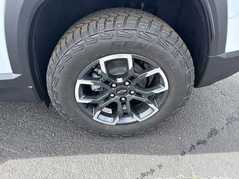 New 2026 Chevrolet Equinox ACTIV w/ Convenience Package III FWD image 21