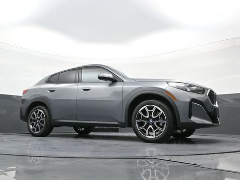 Used 2025 BMW X2 xDrive28i w/ Premium Package image 22