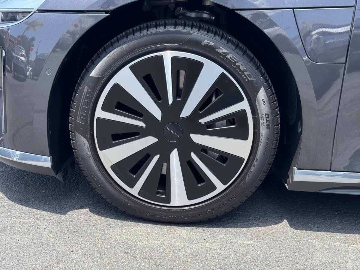 Used 2024 Lucid Air Pure RWD image 7