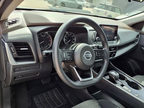 Used 2021 Nissan Rogue S image 11