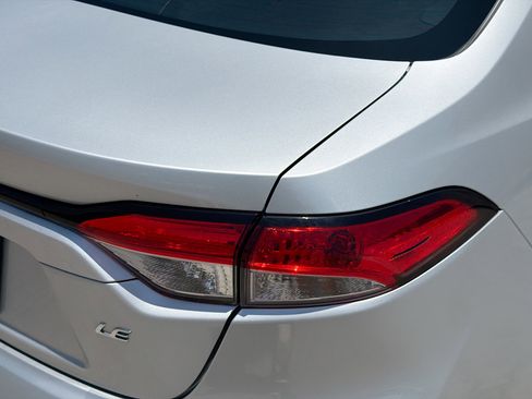 Used 2021 Toyota Corolla LE FWD image 26