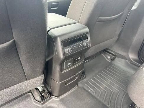 Used 2023 GMC Acadia SLE w/ Driver Convenience Package FWD image 15