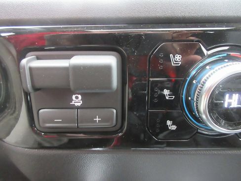 New 2026 GMC Sierra 1500 SLT image 21