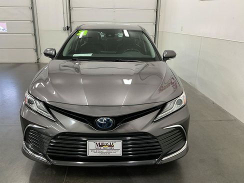 Used 2021 Toyota Camry XLE FWD image 8