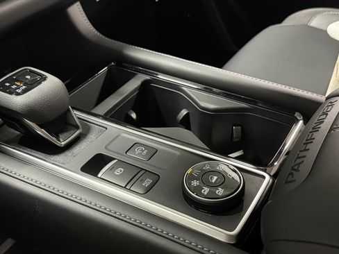 New 2026 Nissan Pathfinder SL AWD/4WD image 13