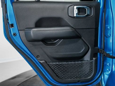 Used 2022 Jeep Wrangler Unlimited Sahara w/ Cold Weather Group image 15