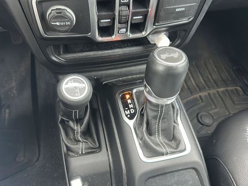 Used 2021 Jeep Wrangler Unlimited Sahara AWD/4WD image 19