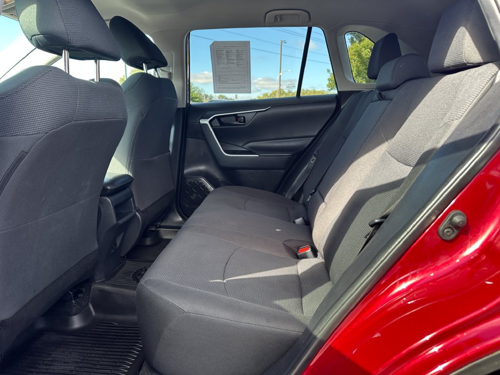 Used 2021 Toyota RAV4 LE AWD/4WD image 14