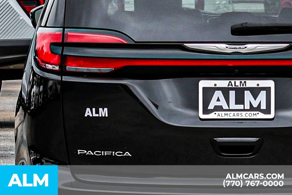 Used 2023 Chrysler Pacifica Touring-L FWD image 12