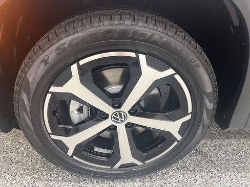 New 2026 Volkswagen Tiguan SE AWD/4WD image 11